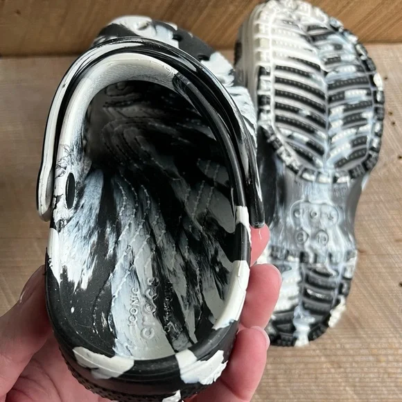 Crocs Kids Classic Marbled Clog
Child size 10
BRAND NEW NEVER WORN - Picture 5 of 5